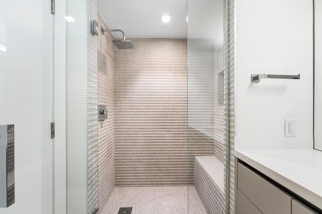 2000 ISLAND Boulevard 903, Aventura, FL 33160