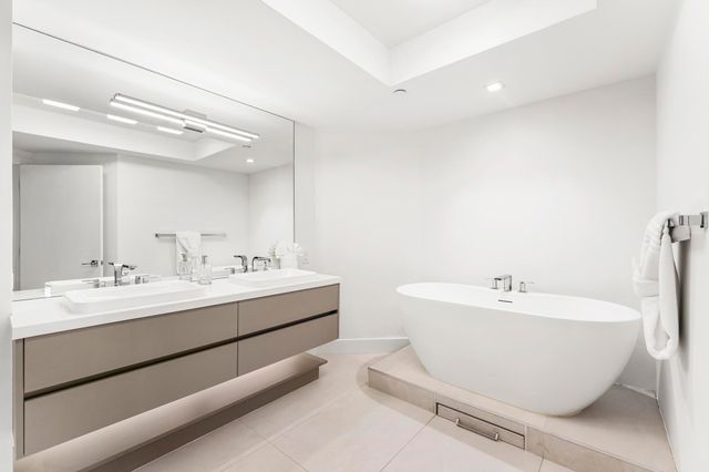 2000 ISLAND Boulevard 903, Aventura, FL 33160