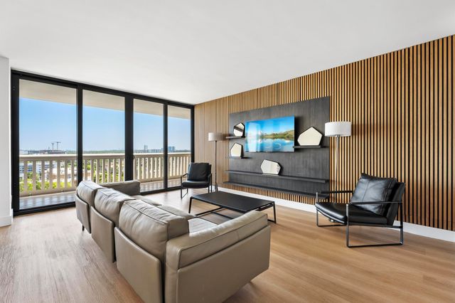 2000 ISLAND Boulevard 903, Aventura, FL 33160