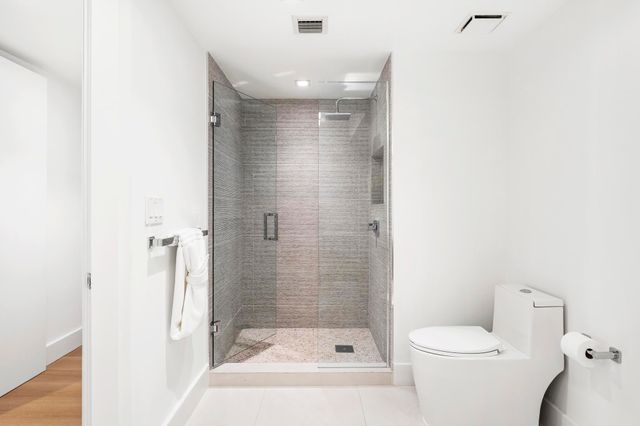 2000 ISLAND Boulevard 903, Aventura, FL 33160
