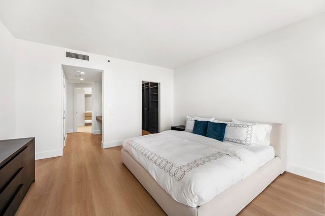 2000 ISLAND Boulevard 903, Aventura, FL 33160