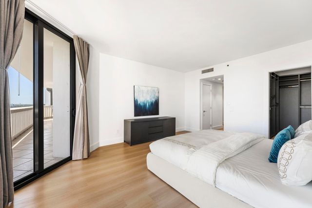 2000 ISLAND Boulevard 903, Aventura, FL 33160