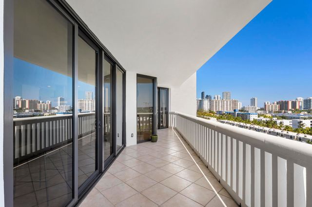 2000 ISLAND Boulevard 903, Aventura, FL 33160
