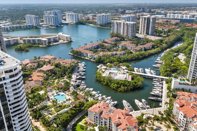 2000 ISLAND Boulevard 903, Aventura, FL 33160