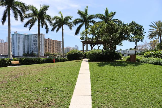 2000 ISLAND Boulevard 903, Aventura, FL 33160