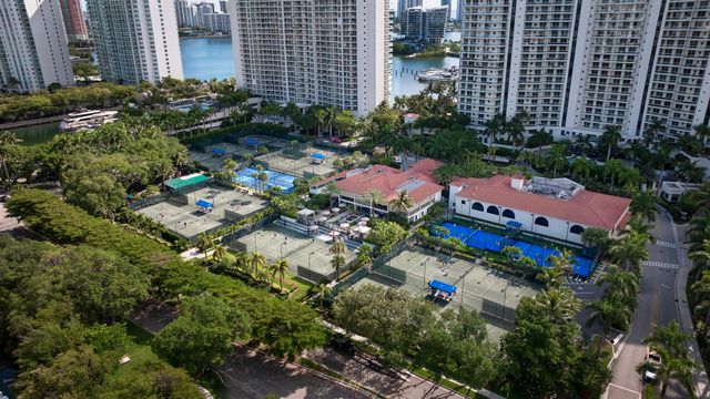 2000 ISLAND Boulevard 903, Aventura, FL 33160