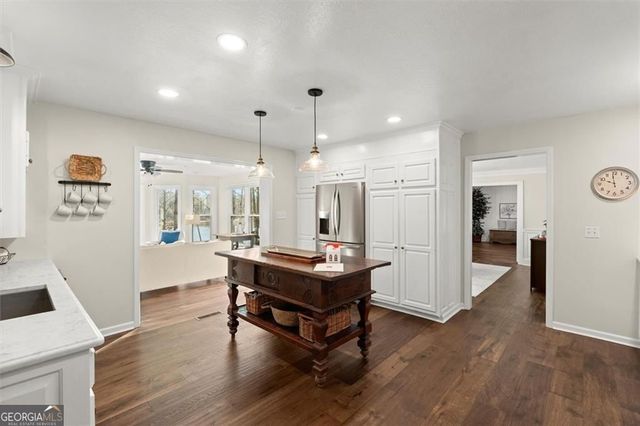 1330 Lakeshore Circle, Gainesville, GA 30501