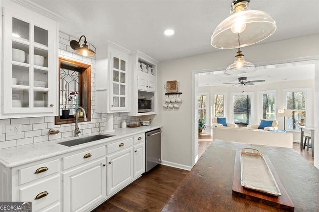 1330 Lakeshore Circle, Gainesville, GA 30501