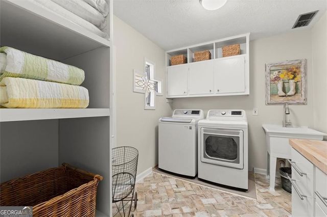 1330 Lakeshore Circle, Gainesville, GA 30501