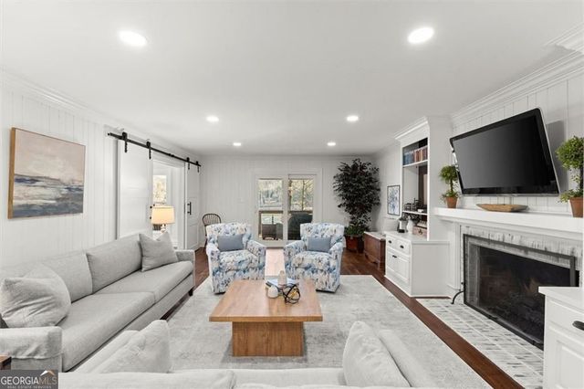 1330 Lakeshore Circle, Gainesville, GA 30501