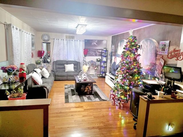 9 Hill St, Taunton, MA 02780