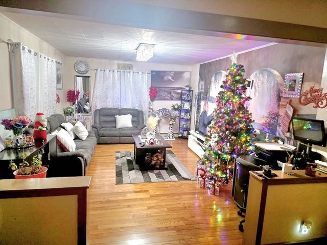 9 Hill St, Taunton, MA 02780