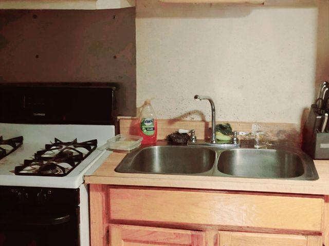 9 Hill St, Taunton, MA 02780