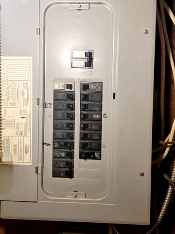 9 Hill St, Taunton, MA 02780