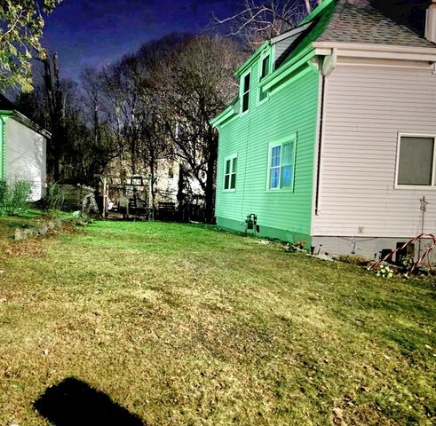 9 Hill St, Taunton, MA 02780