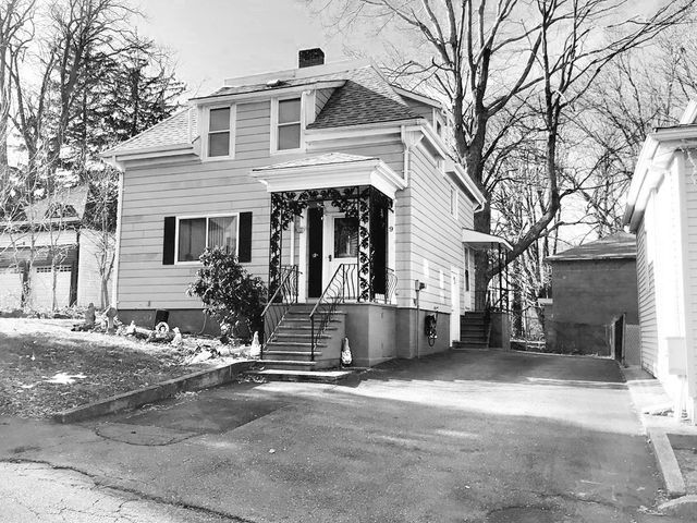 9 Hill St, Taunton, MA 02780