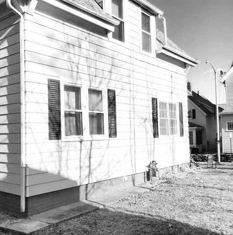 9 Hill St, Taunton, MA 02780