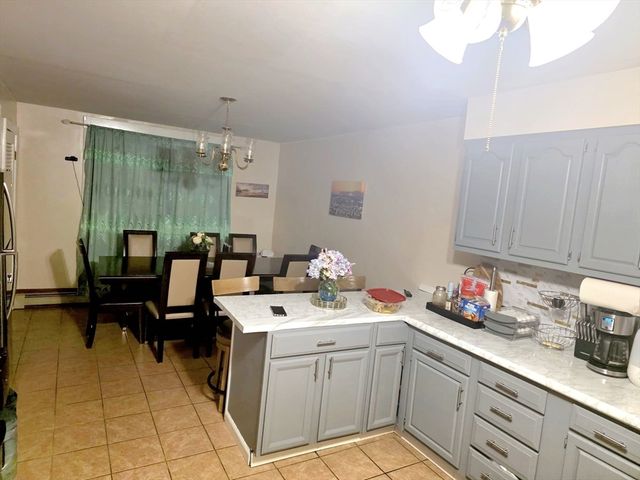 9 Hill St, Taunton, MA 02780