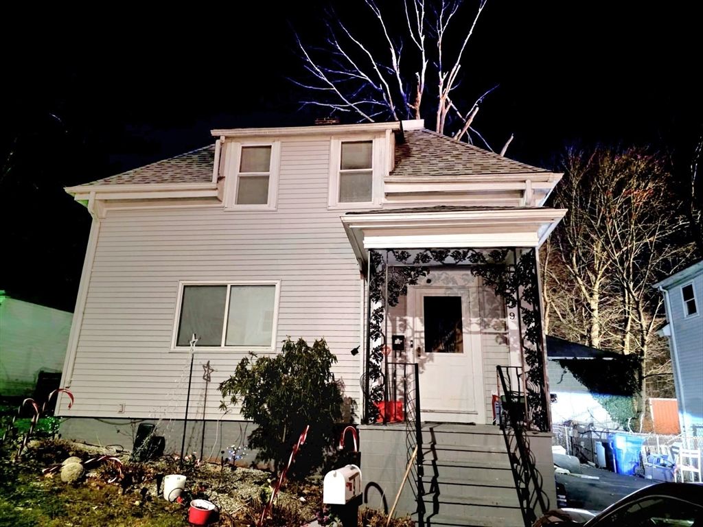 9 Hill St, Taunton, MA 02780