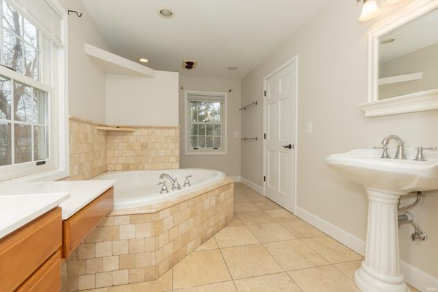 2901 Orchard Road, Evansville, IN 47720