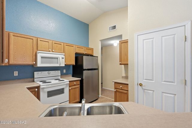 7057 S Pebble Shore Drive, Tucson, AZ 85757