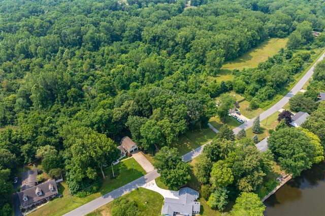 1900 Derfla Drive, Saint Joseph, MI 49085