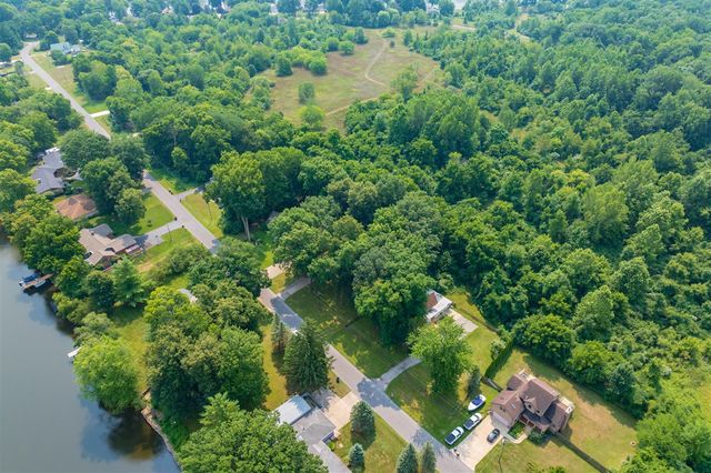 1900 Derfla Drive, Saint Joseph, MI 49085