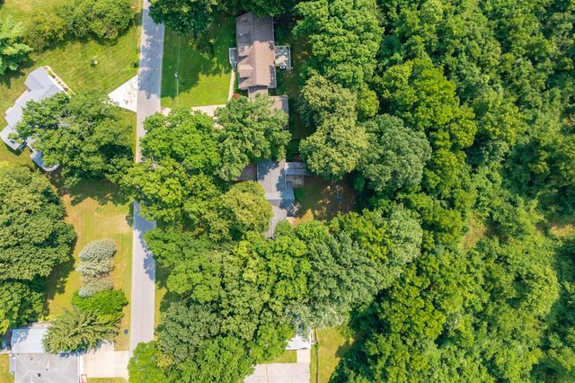 1900 Derfla Drive, Saint Joseph, MI 49085