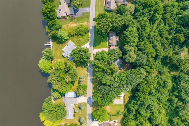 1900 Derfla Drive, Saint Joseph, MI 49085