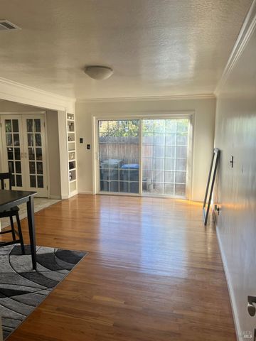 815 Canary Dr, Suisun City, CA 94585