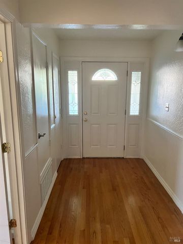 815 Canary Dr, Suisun City, CA 94585