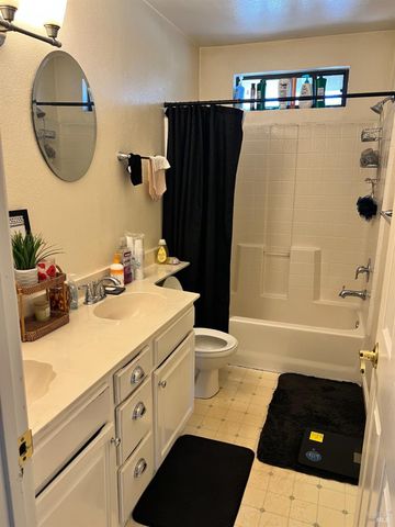 815 Canary Dr, Suisun City, CA 94585