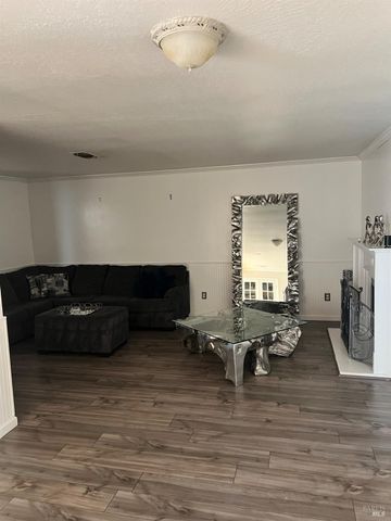 815 Canary Dr, Suisun City, CA 94585