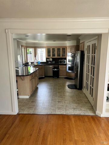 815 Canary Dr, Suisun City, CA 94585