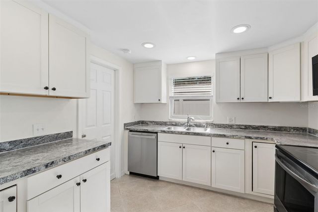 8672 78TH PLACE, Seminole, FL 33777