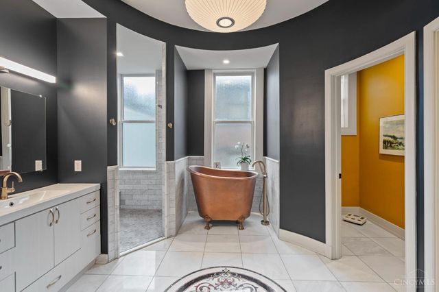 221 Kemp Alley, Cincinnati, OH 45202