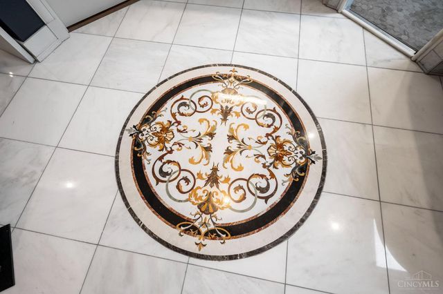 221 Kemp Alley, Cincinnati, OH 45202