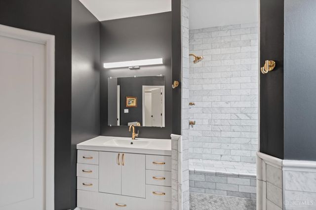 221 Kemp Alley, Cincinnati, OH 45202