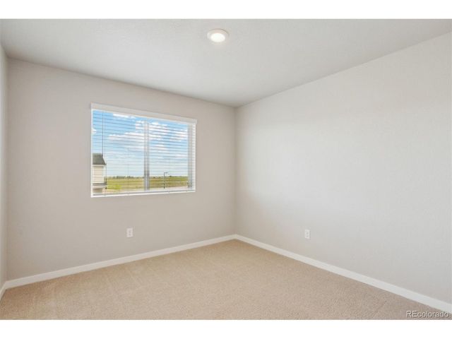 48290 Shetland Dr, Bennett, CO 80102