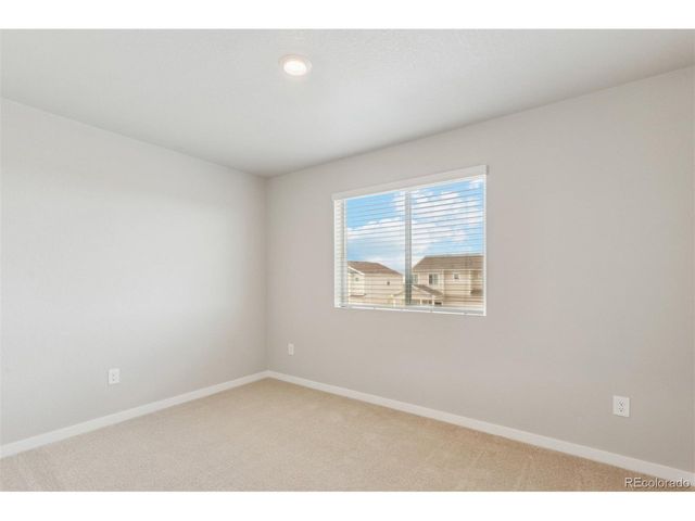 48290 Shetland Dr, Bennett, CO 80102