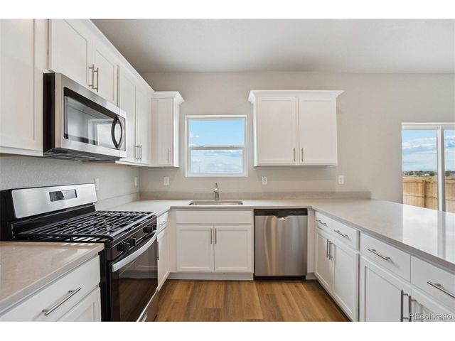 48290 Shetland Dr, Bennett, CO 80102