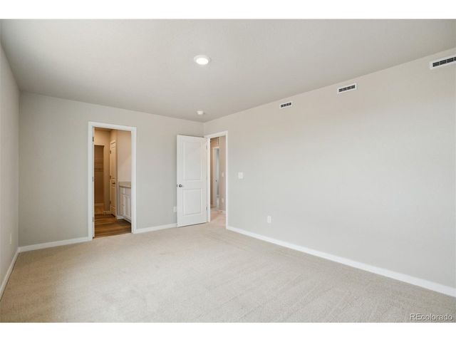 48290 Shetland Dr, Bennett, CO 80102