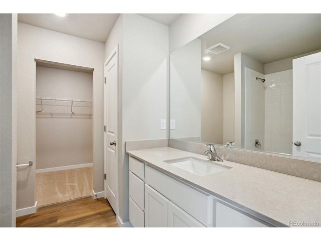 48290 Shetland Dr, Bennett, CO 80102