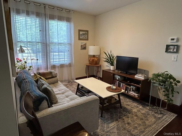 148 Main Street 2W, Port Washington, NY 11050