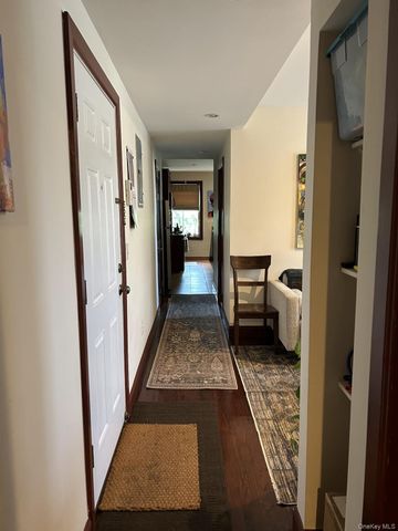 148 Main Street 2W, Port Washington, NY 11050