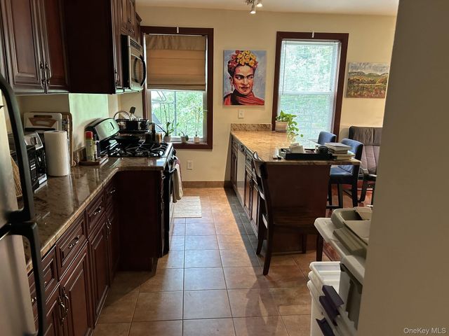 148 Main Street 2W, Port Washington, NY 11050