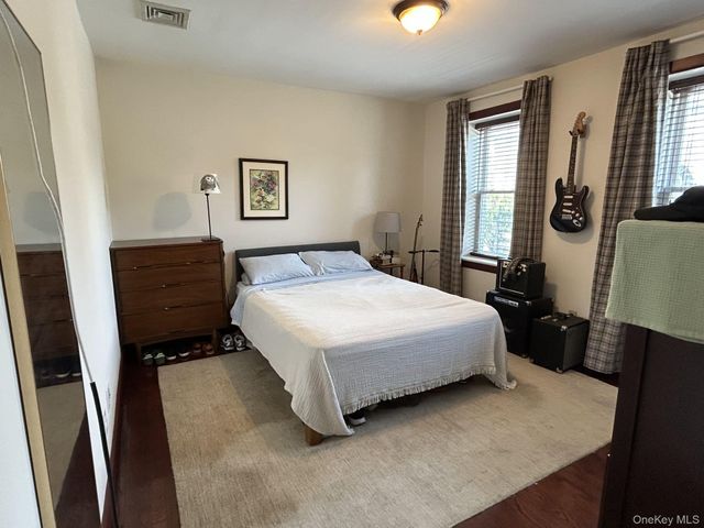 148 Main Street 2W, Port Washington, NY 11050