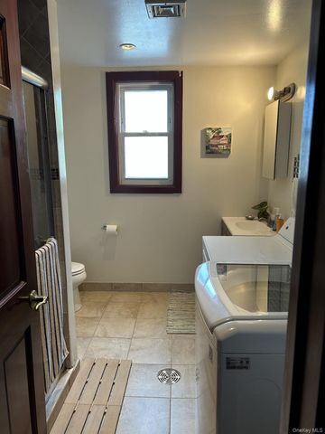 148 Main Street 2W, Port Washington, NY 11050