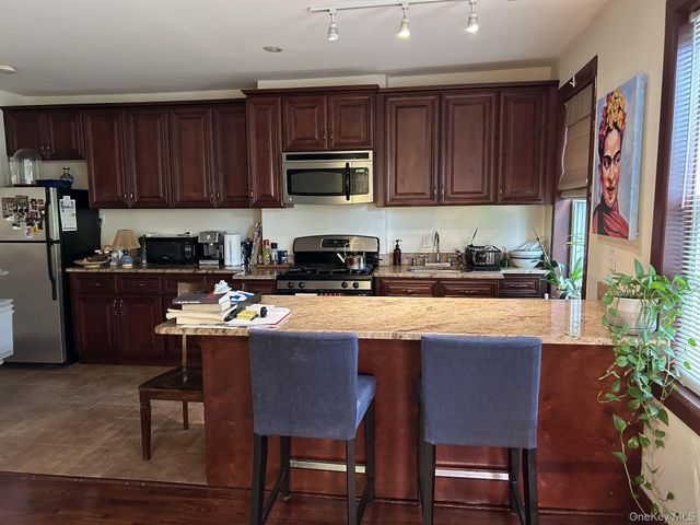148 Main Street 2W, Port Washington, NY 11050