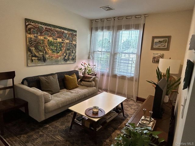 148 Main Street 2W, Port Washington, NY 11050